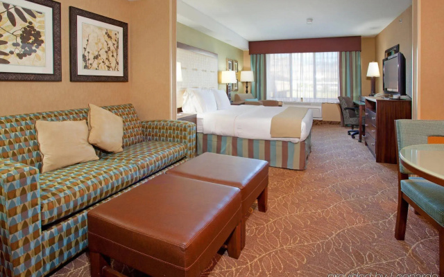 Holiday Inn Express & Suites Logan by IHG
