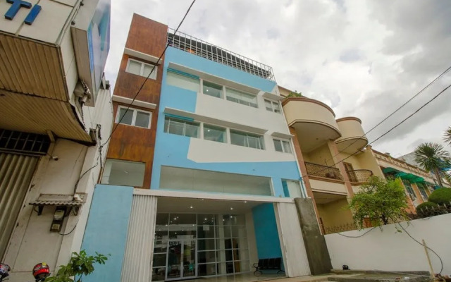 RedDoorz Plus @ Catania Soma Rajawali