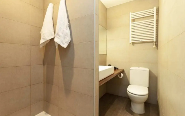 Centric 2 Bedroom Apartment With a Private Lovely Terrace