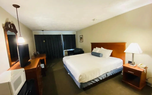 Fleetwood Inn & Suites