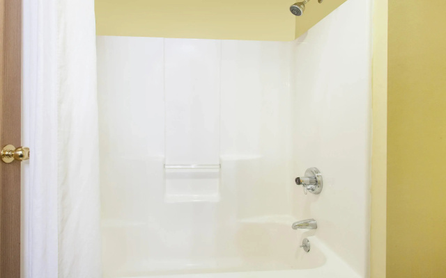 Super 8 by Wyndham Carthage