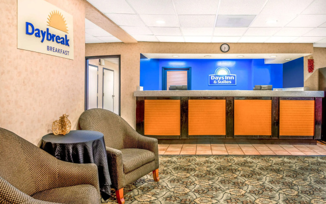 Days Inn & Suites by Wyndham Albuquerque North