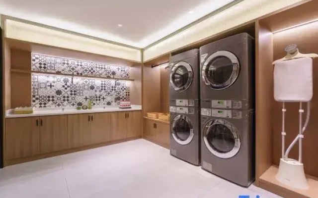 Magnolia Business Hotel ( Dalian Jinzhou Hengda Garden）