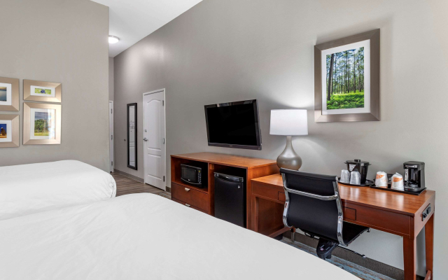 Comfort Inn & Suites Cleveland TX