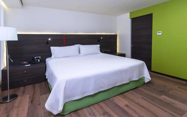 Holiday Inn Express Mexico Aeropuerto by IHG