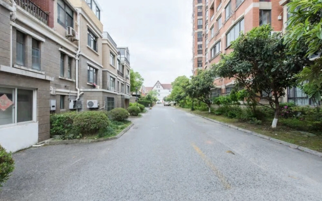 Xiaoqin Home near Joaotong University, Zizhu Park