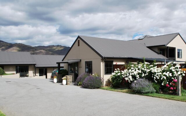 Carrick Lodge Motel in Cromwell, New Zealand from 139$, photos, reviews - zenhotels.com hotel front