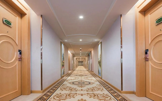 Vienna Hotel (Huizhou Zhongkai Lilin North Station Store)