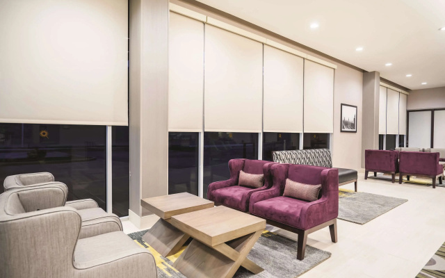 La Quinta Inn & Suites by Wyndham Clifton Park