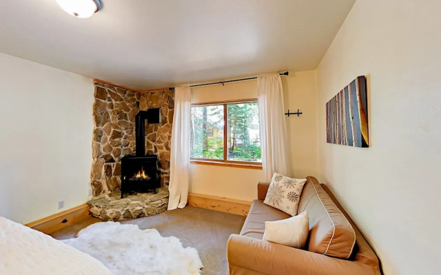 3br/2.5ba Lake  3 Bedroom Home