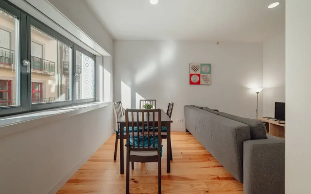 Downtown Sunny Apartment by Vacationy