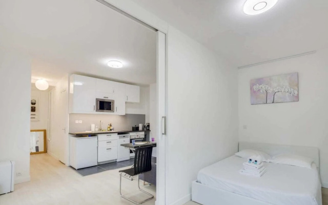 Minimalist Apartment in Rue Hippolyte - 14th Arrondissement