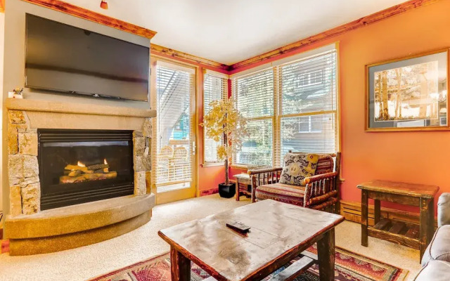 Updated 1br Premier  At Black Bear Lodge- Kids Ski Free 1 Bedroom Condo by RedAwning