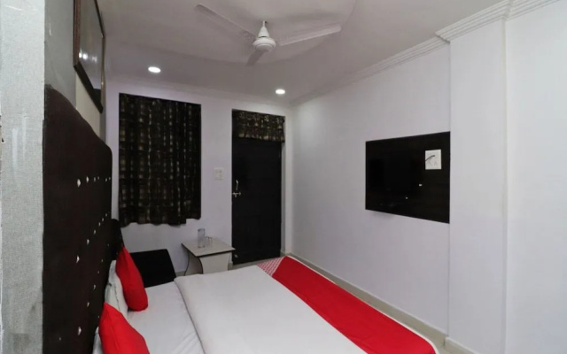 OYO 43850 Hotel Mn Galaxy