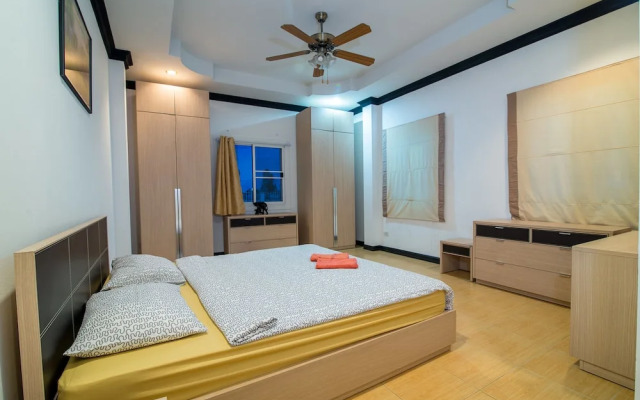 Baan Lake Hill Party Pool Villa