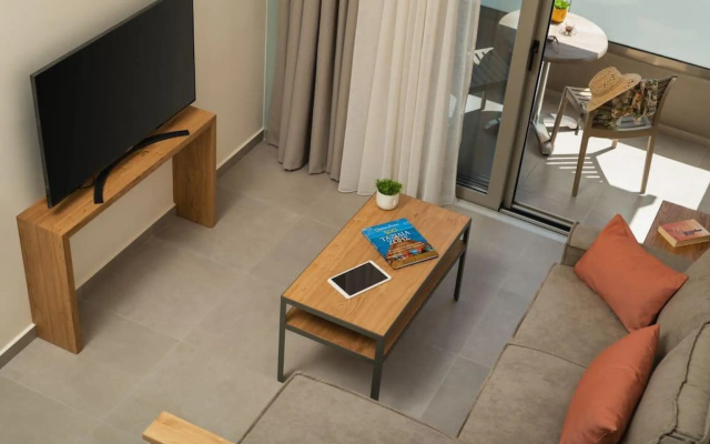 Dimitra Apts - Maisonette Suite With Balcony