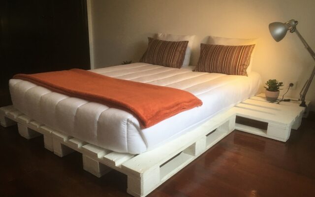 Апартаменты Best House 25 - Charming Apartment Great Location комната для гостей