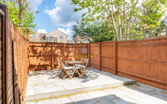 Cosy 2 Bed & Free Parking. Near Heathrow/Pinewood