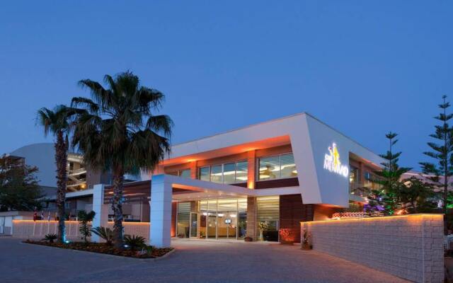 Club Mermaid Village Турция, Аланья - 1 отзыв об отеле, цены и фото номеров - забронировать отель Club Mermaid Village - All Inclusive онлайн вид на фасад