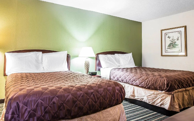 Super 8 Claremont East Hickory