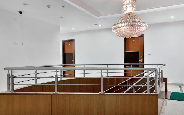 Capital O 12384 Hotel Rudra Grand
