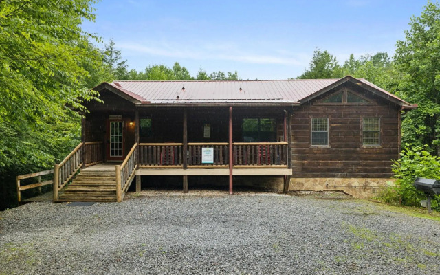 Lucky Cub Cabin