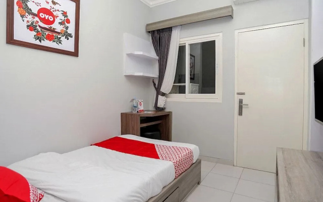 OYO 747 Cipunegara Residence