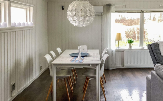 Family Holiday Home by the Sea
