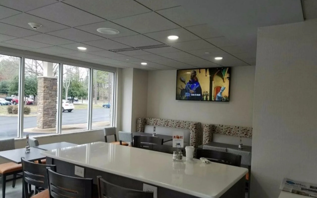 Holiday Inn Express Williamsbrg Busch Gardens Area by IHG