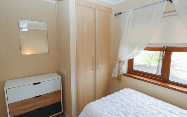3 Riverside Lodge