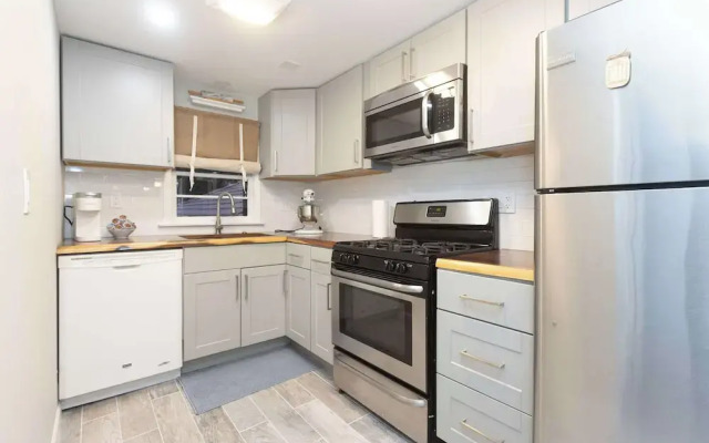Chic Lake Geneva Apartment in Desirable Location!