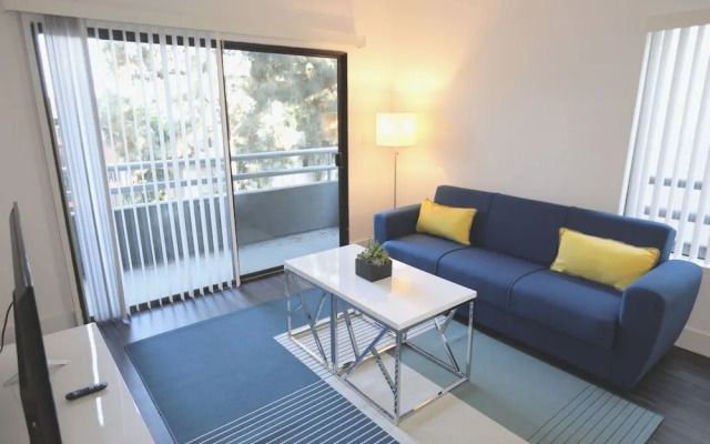 Hollywood Bright Suites