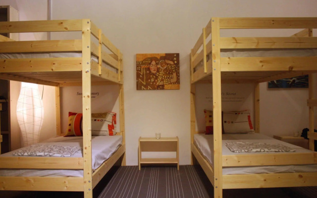 Bed and Bike Backpacker Studio - Hostel