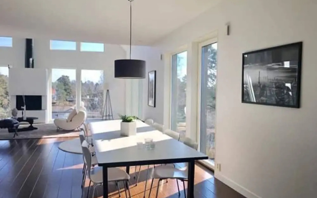 Topnotch House In The Most Fashionable Surrounding