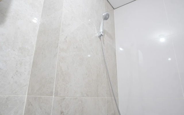 Nice Studio At 11Th Floor Transpark Cibubur Apartment