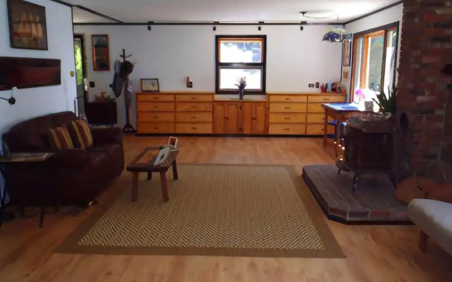 Lucky Stone Retreat - Two Bedroom Home