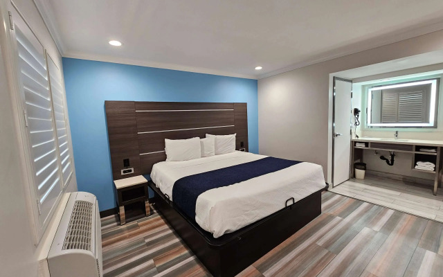 Travelodge by Wyndham Fullerton Near Anaheim