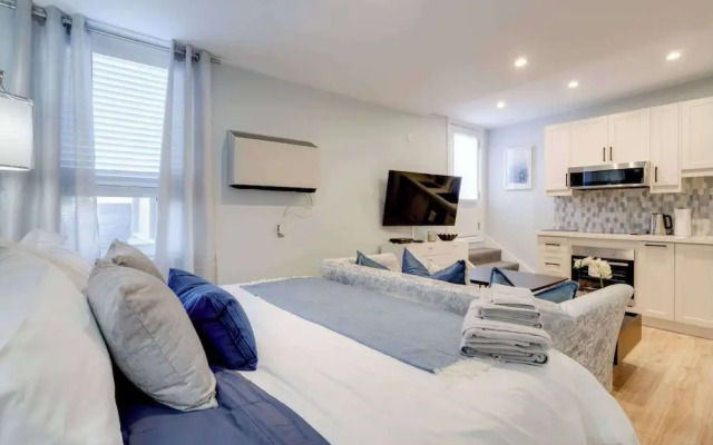 Casa Hotels: Stylish Suite With Patioleslieville