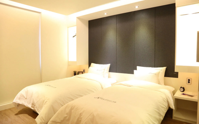 Noel Business Hotel