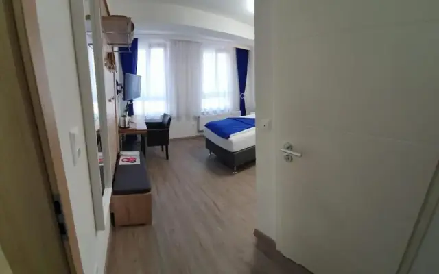 Stadthotel am Adenauerplatz