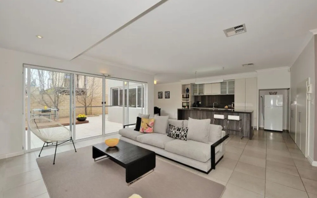 Amawind Rockingham Apartments