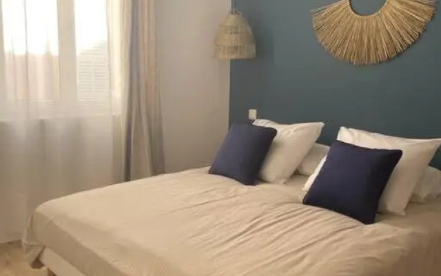 Cassis centre, superbe appartement neuf, 50m port.