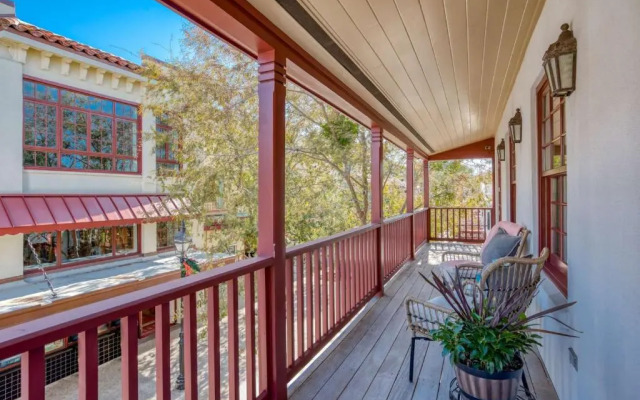 St. George Street Apartment