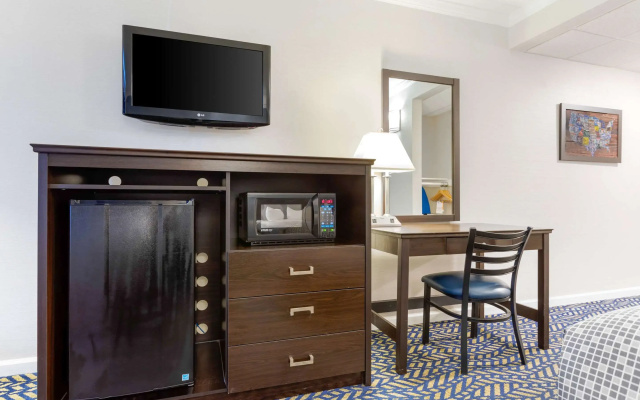 Econo Lodge Hicksville - Long Island
