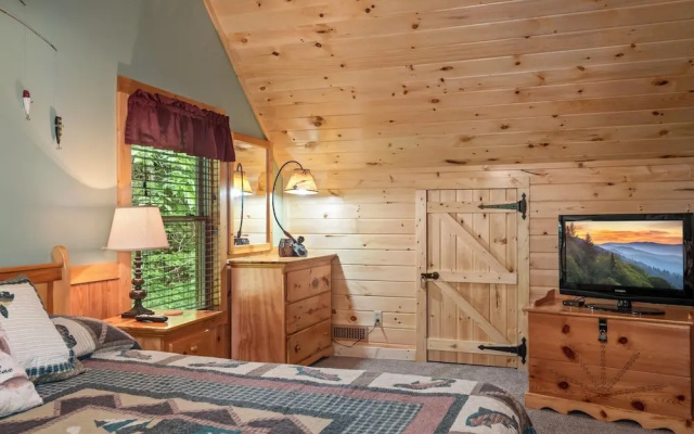 On Smoky Pond - 3 Br Cabin