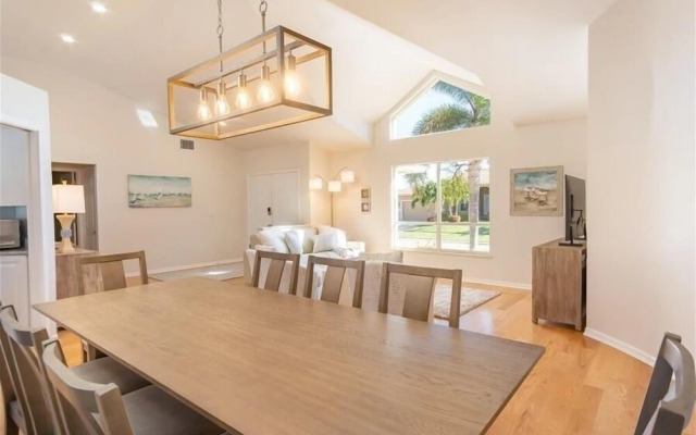 300 Edgewater Ct 3 Bedroom Home by Redawning