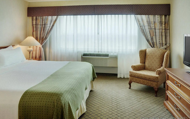 Holiday Inn Hotel & Suites Oakville @ Bronte by IHG