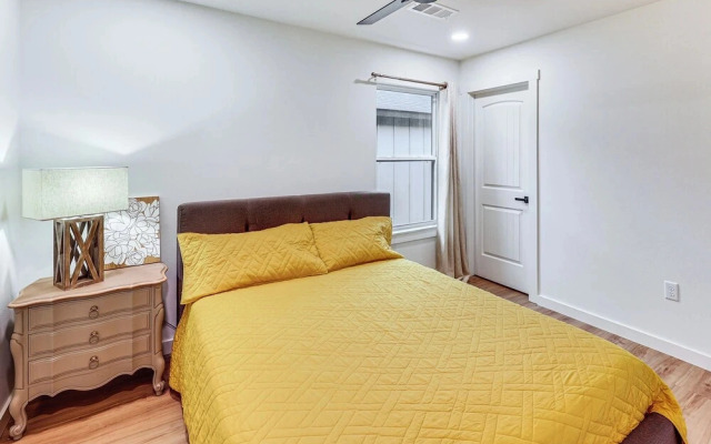 Near Trails & Town! Newly Built Mena Retreat