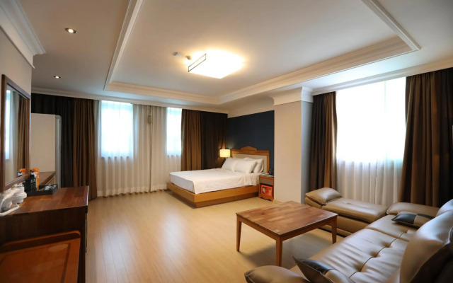 Empire Tourist Hotel