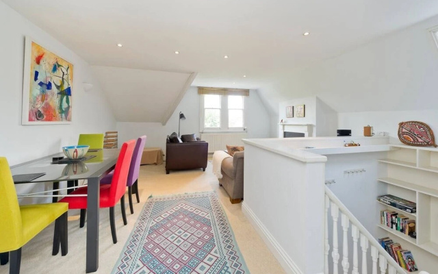Spacious & Bright 2-bed Flat By Wandsworth Common